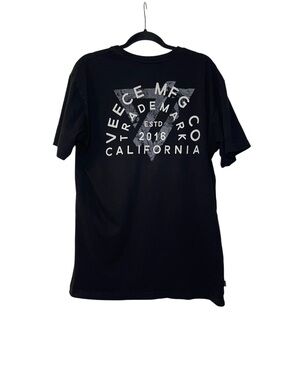 Buckle Veece Men’s Black Graphic Tee Size XL